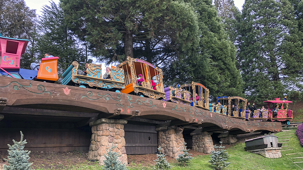 Disneyland Paris - Fantasyland — Part 1 — Castle Courtyard and Carousel 